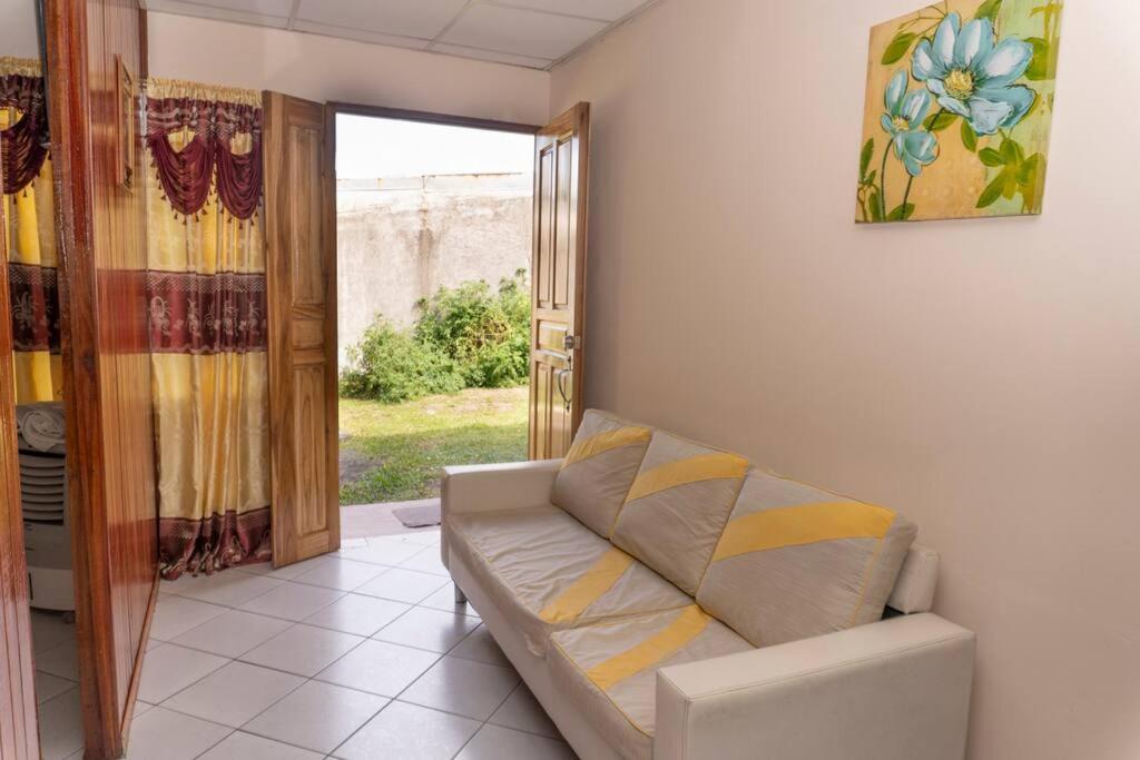 Apartamento Daly 3 Guápiles Kültér fotó