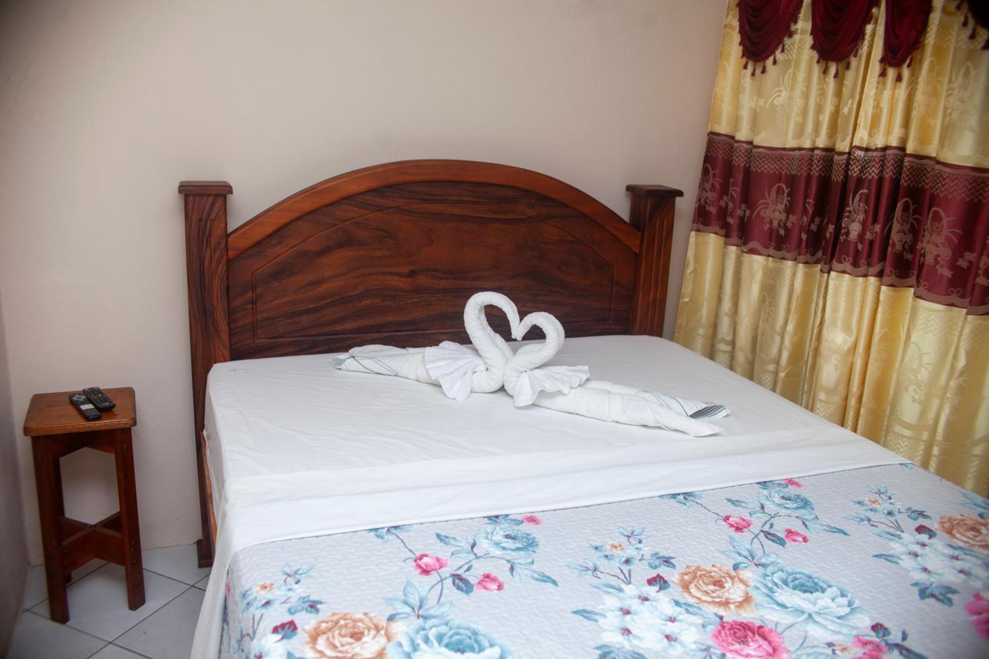Apartamento Daly 3 Guápiles Kültér fotó